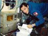 Bild: Austronaut Franz Viehb&ouml;ck an Bord der Mir
