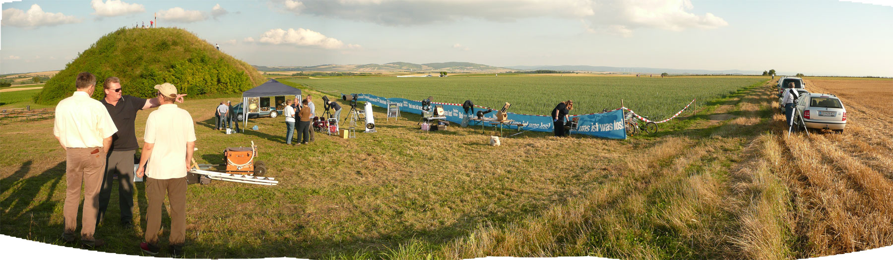 Aufbau: Panoramablick über das Gelände